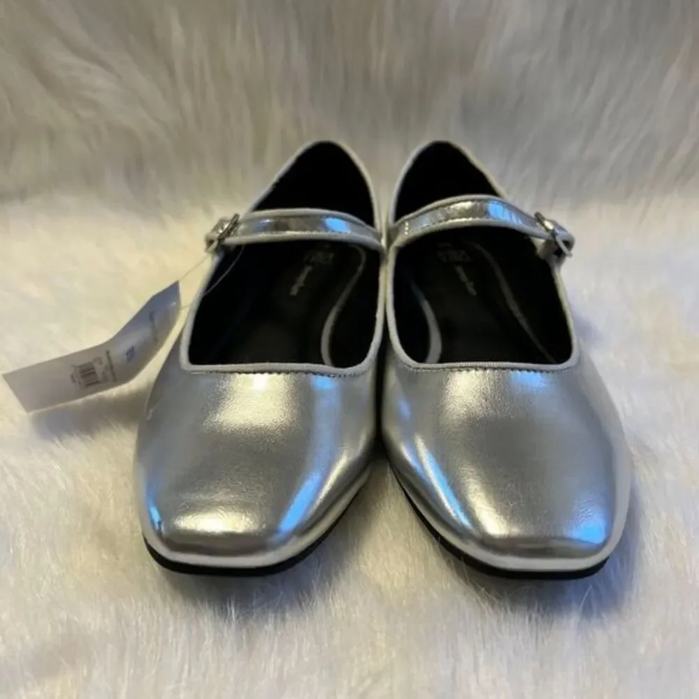Time‎ And Tru Mary Jane Silver Shoes Womens Size 8 1/2 Gray Flats Memory Foam